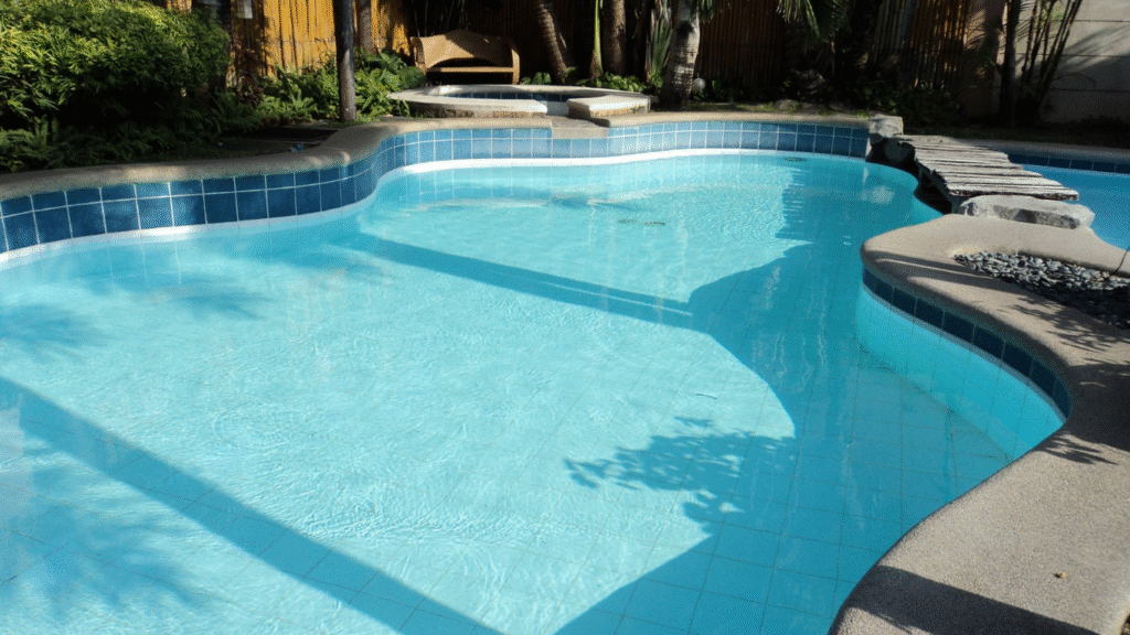 Gunite vs Fiberglass Pool